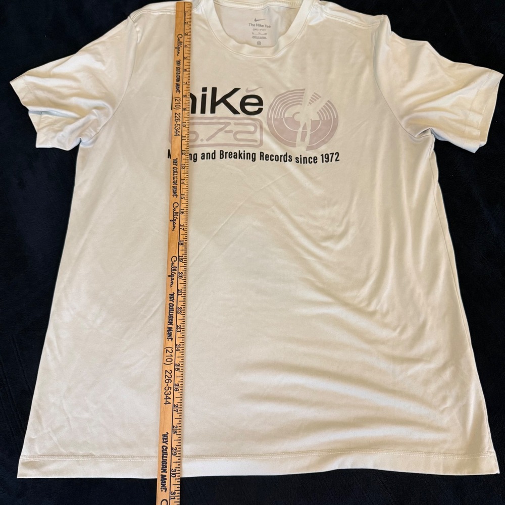 Nike Dri-FIT Mens XL White Graphic T-Shirt Making and Breaking Records 1972 - Picture 4 of 7